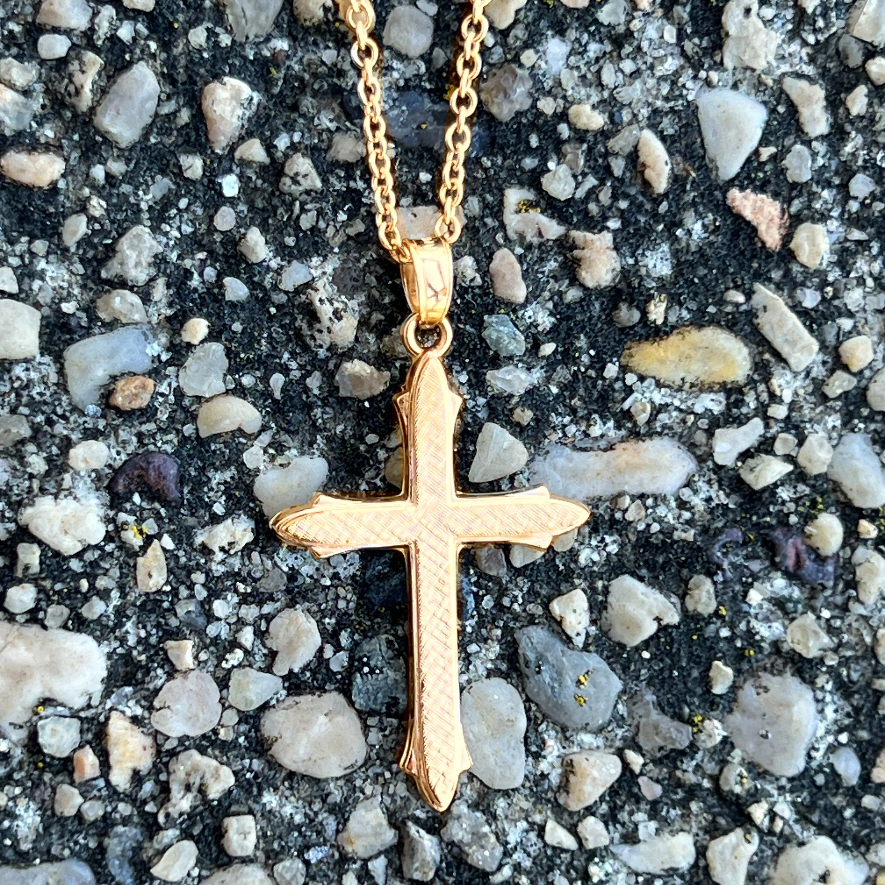 14K GOLD TEXTURED CROSS PENDANT