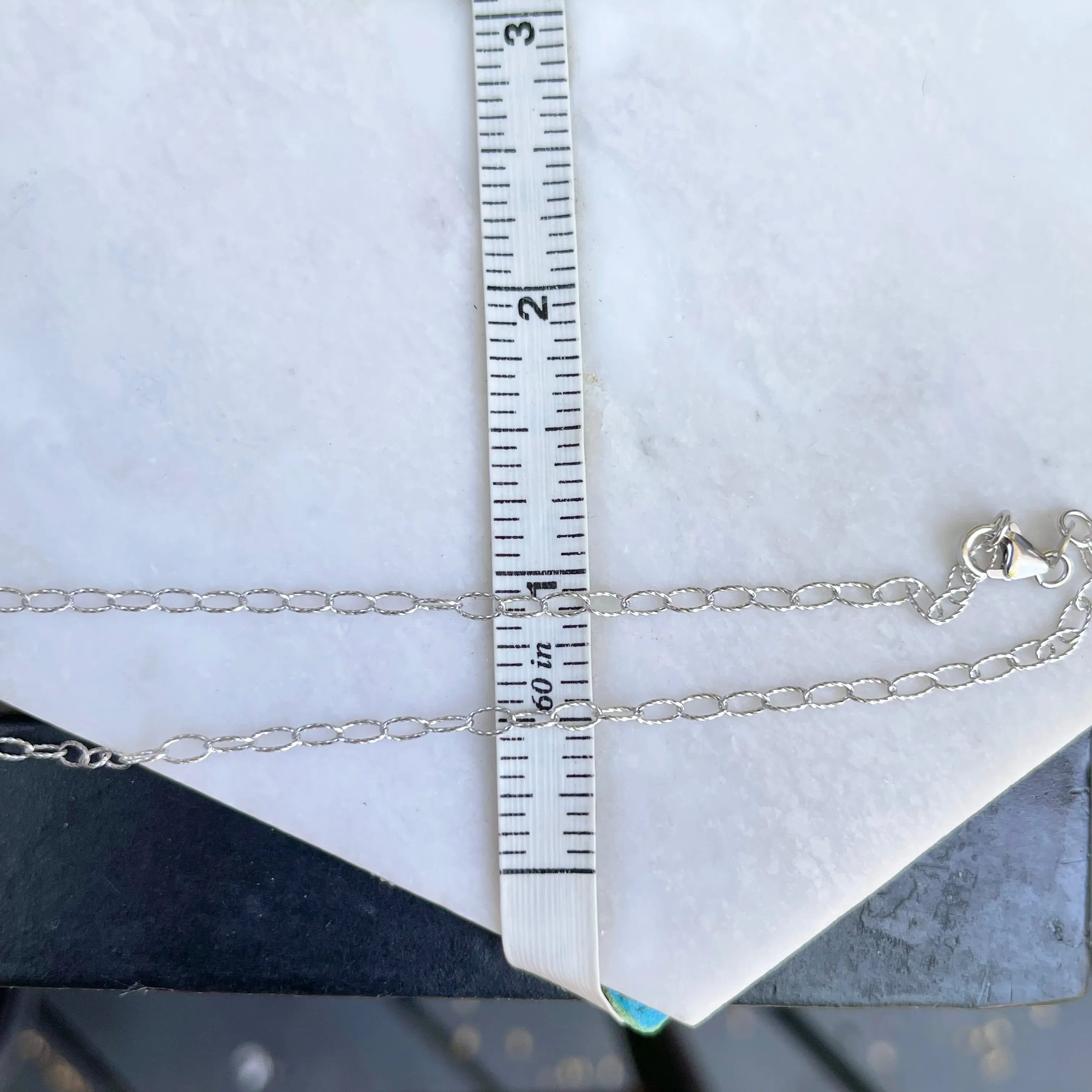 14KT White Gold Textured 2.5mm Oval Link Chain Necklace