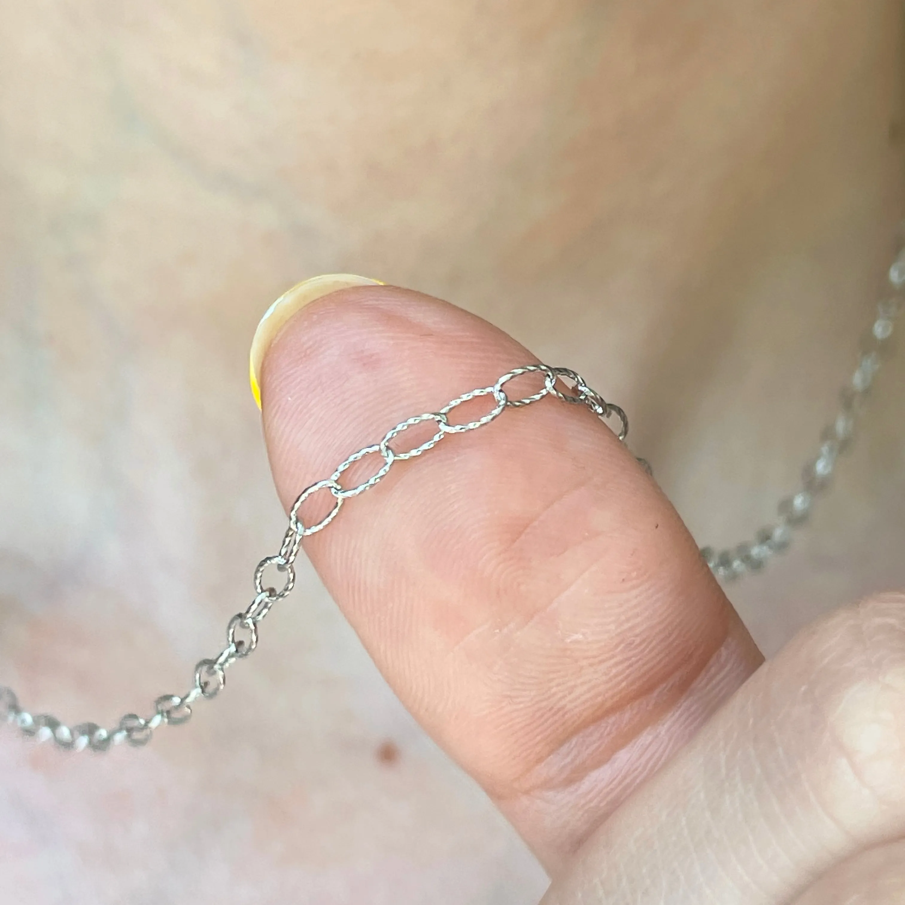 14KT White Gold Textured 2.5mm Oval Link Chain Necklace