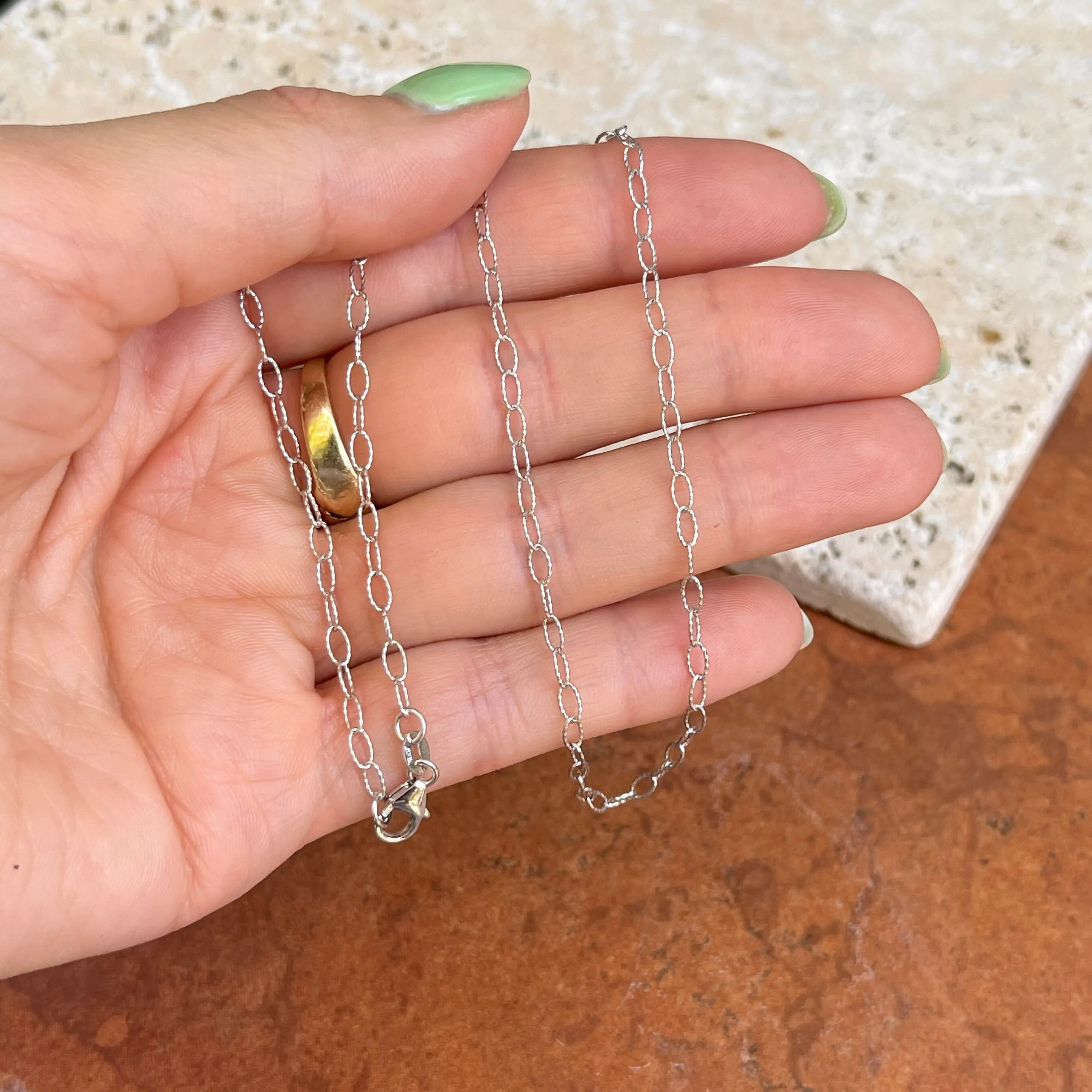 14KT White Gold Textured 2.5mm Oval Link Chain Necklace