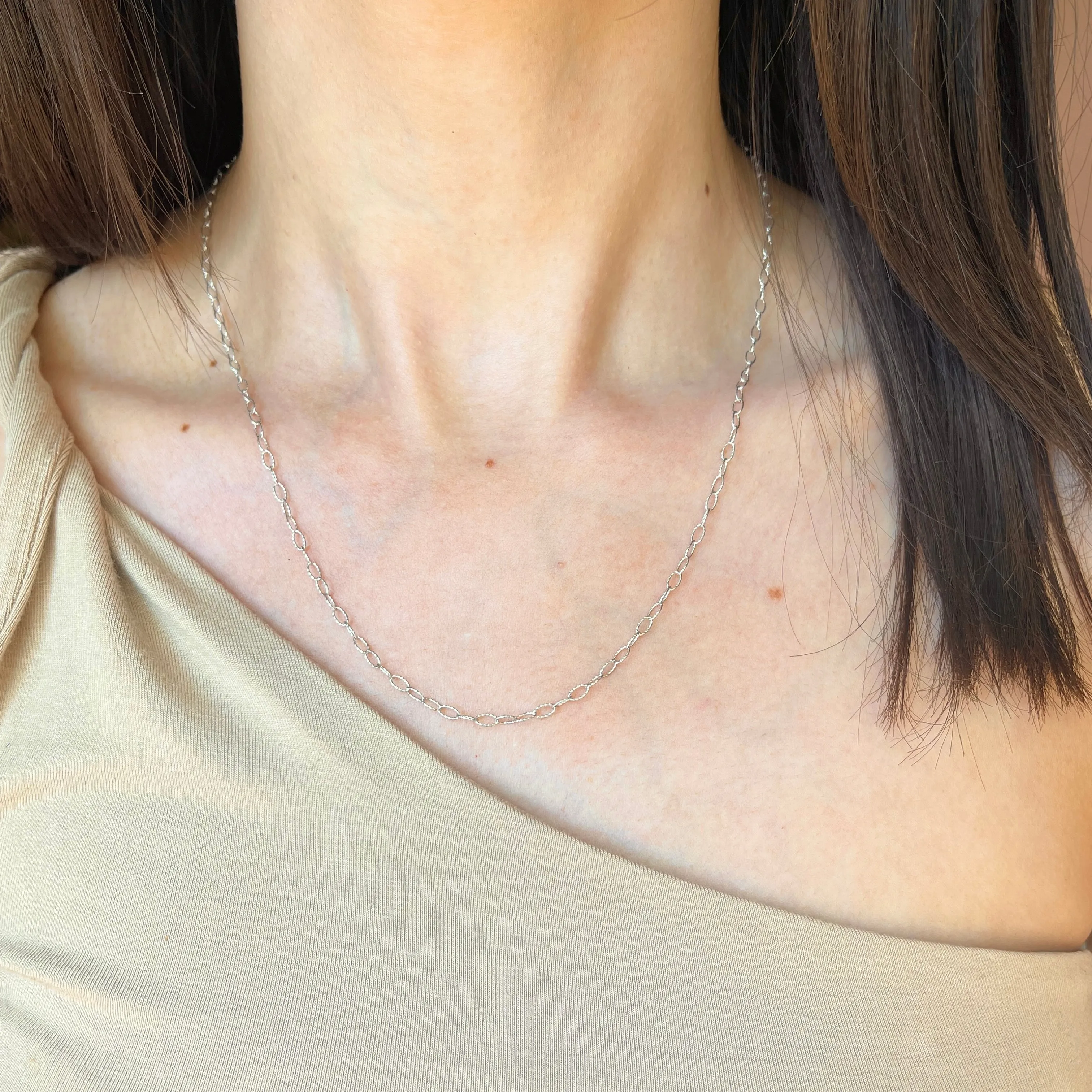 14KT White Gold Textured 2.5mm Oval Link Chain Necklace