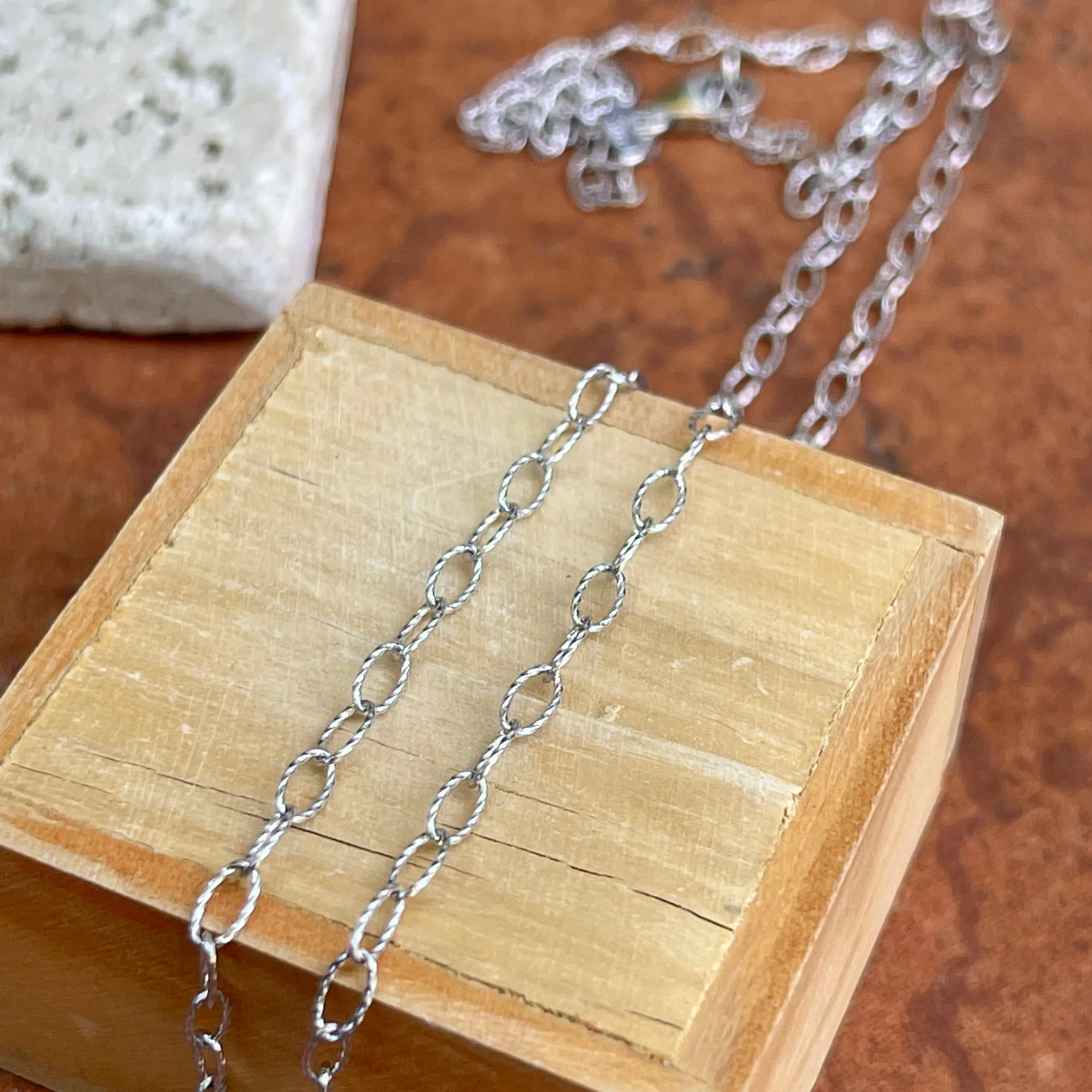 14KT White Gold Textured 2.5mm Oval Link Chain Necklace