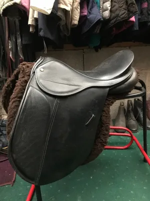 17” Equestrian Deluxe Black  Medium Fit Saddle