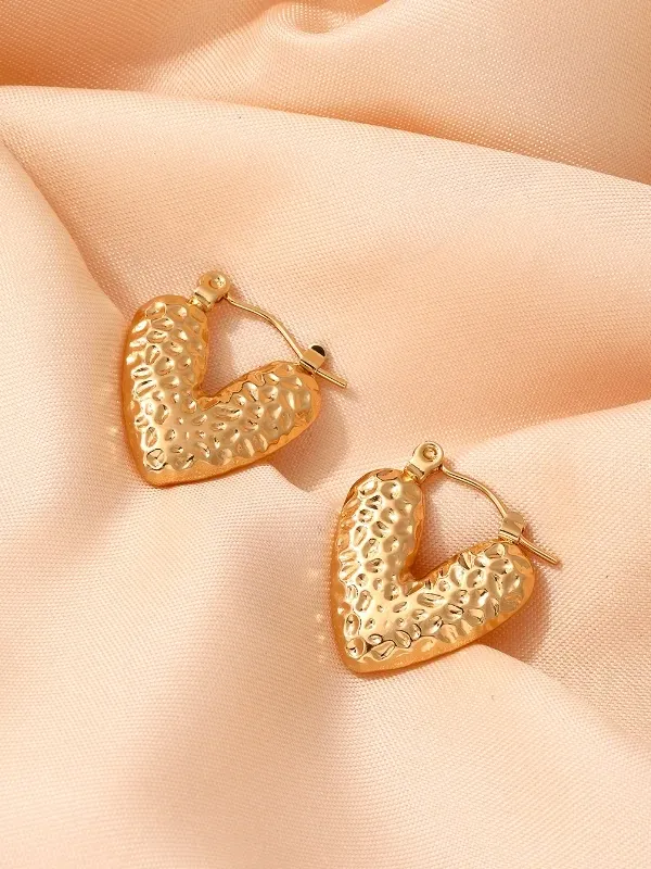 27 Textured Heart Earring