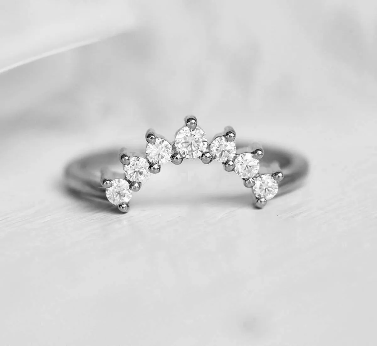 Apollo Curved Moissanite Band