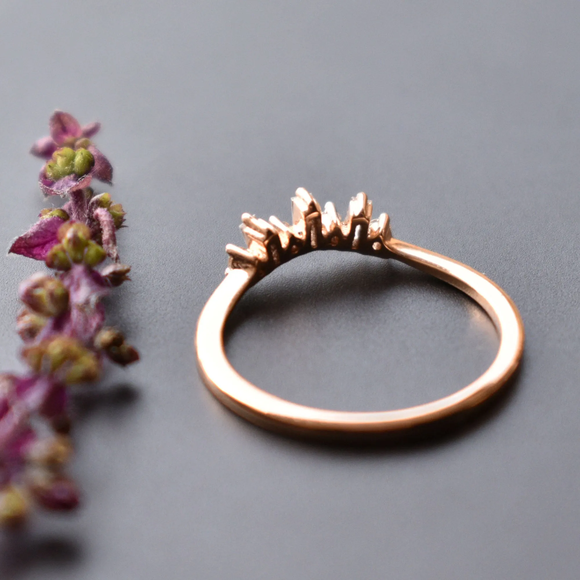 Baguette & Round Diamond Curved Ring