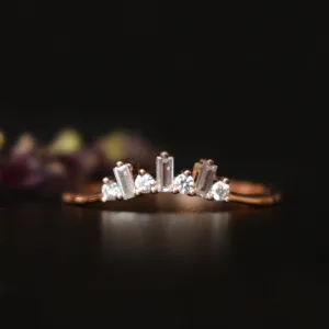 Baguette & Round Diamond Curved Ring