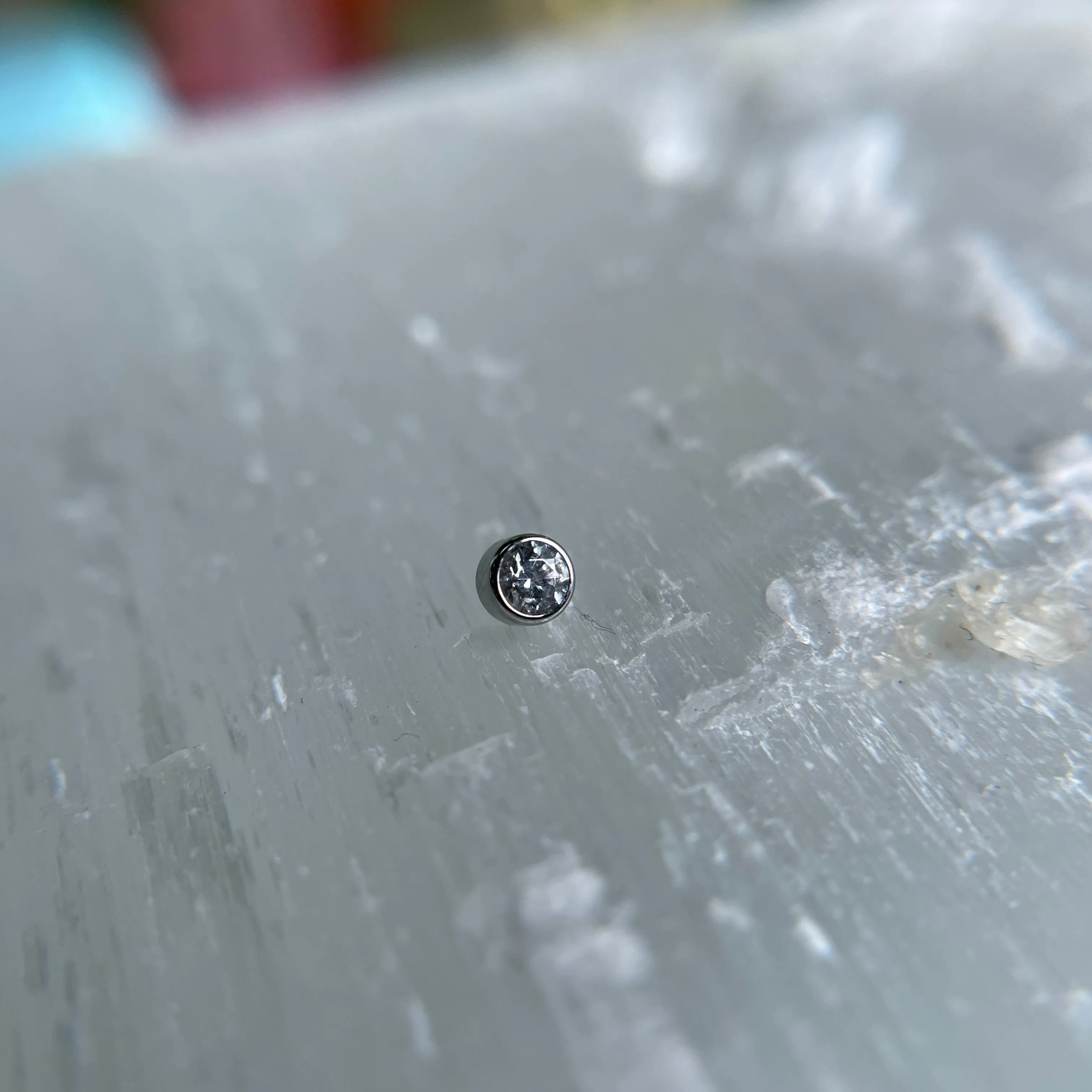 Bezel Setting Gem End with 18g/16g Threading