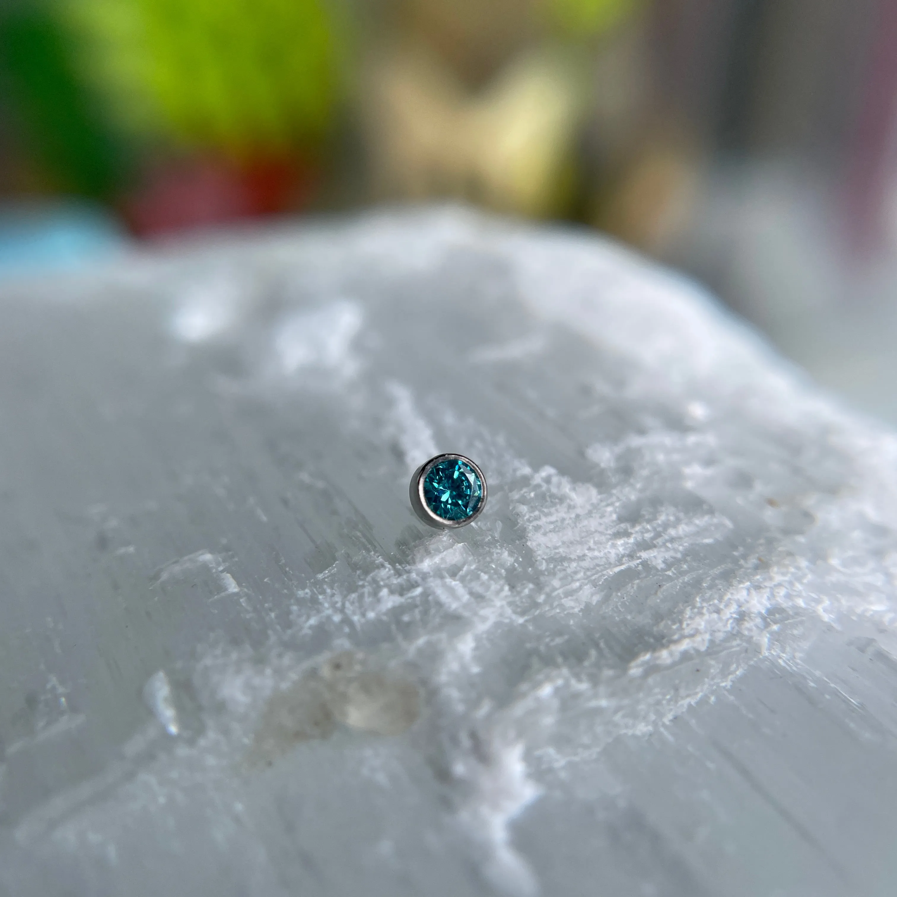 Bezel Setting Gem End with 18g/16g Threading