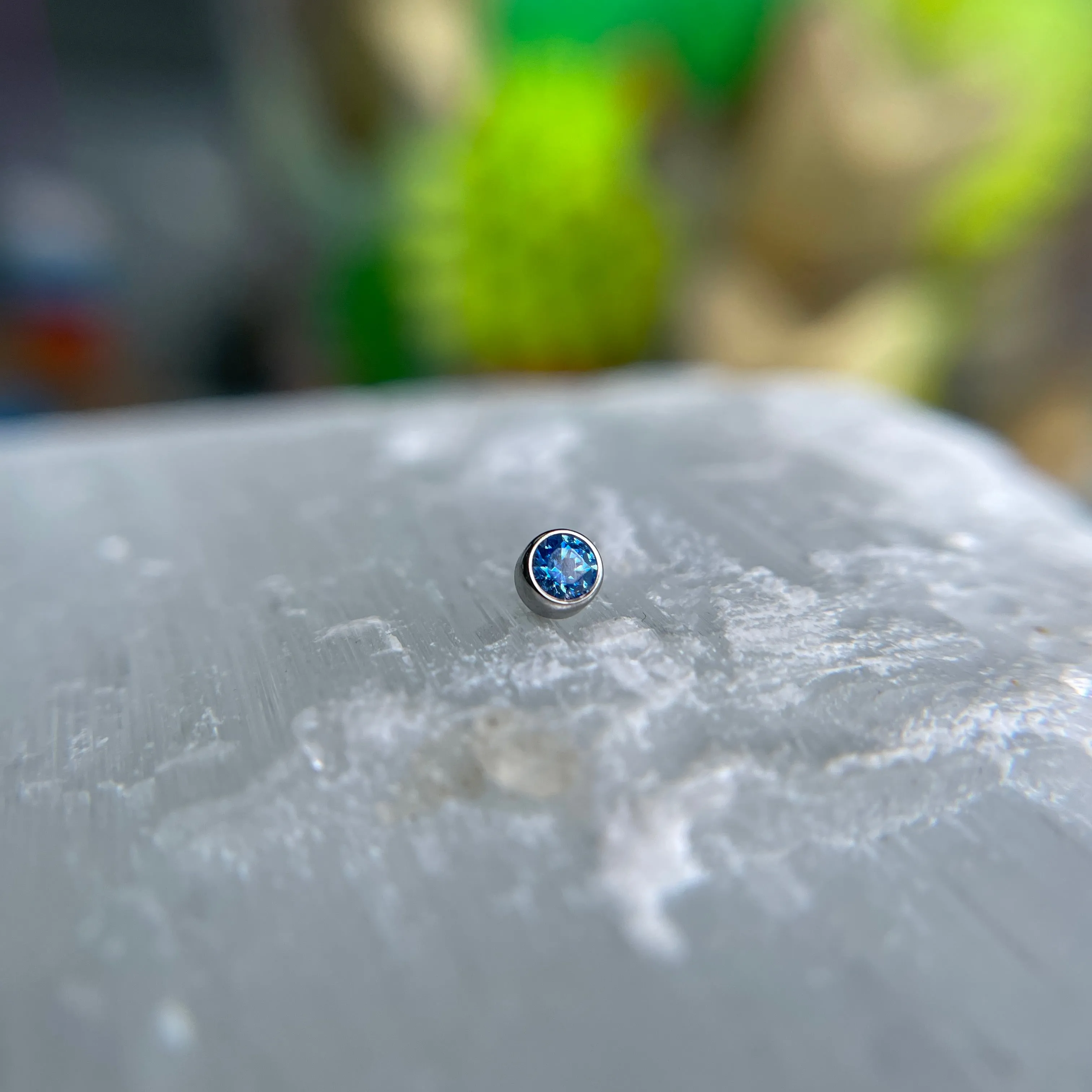 Bezel Setting Gem End with 18g/16g Threading