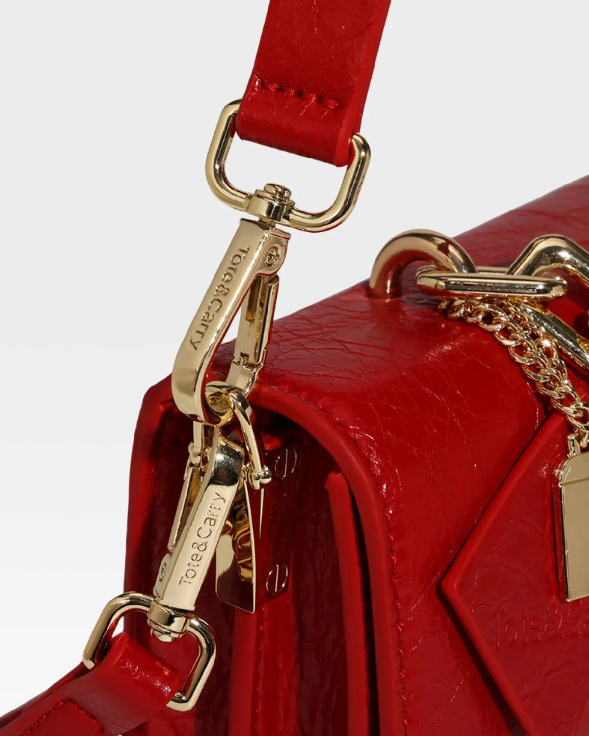 Camila Shoulder Bag in Red