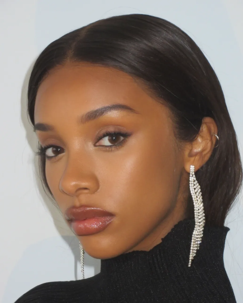 CURVED DANGLE EARRING