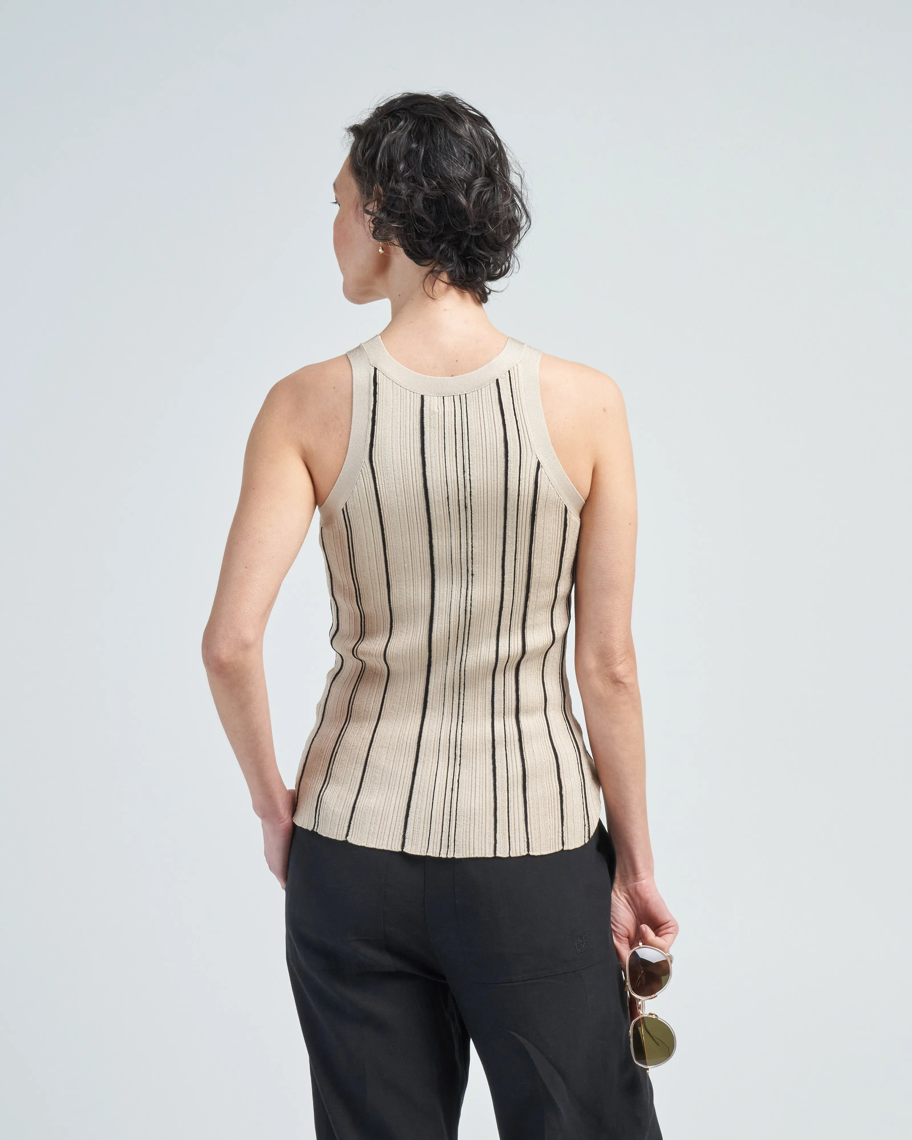 curved rib tank