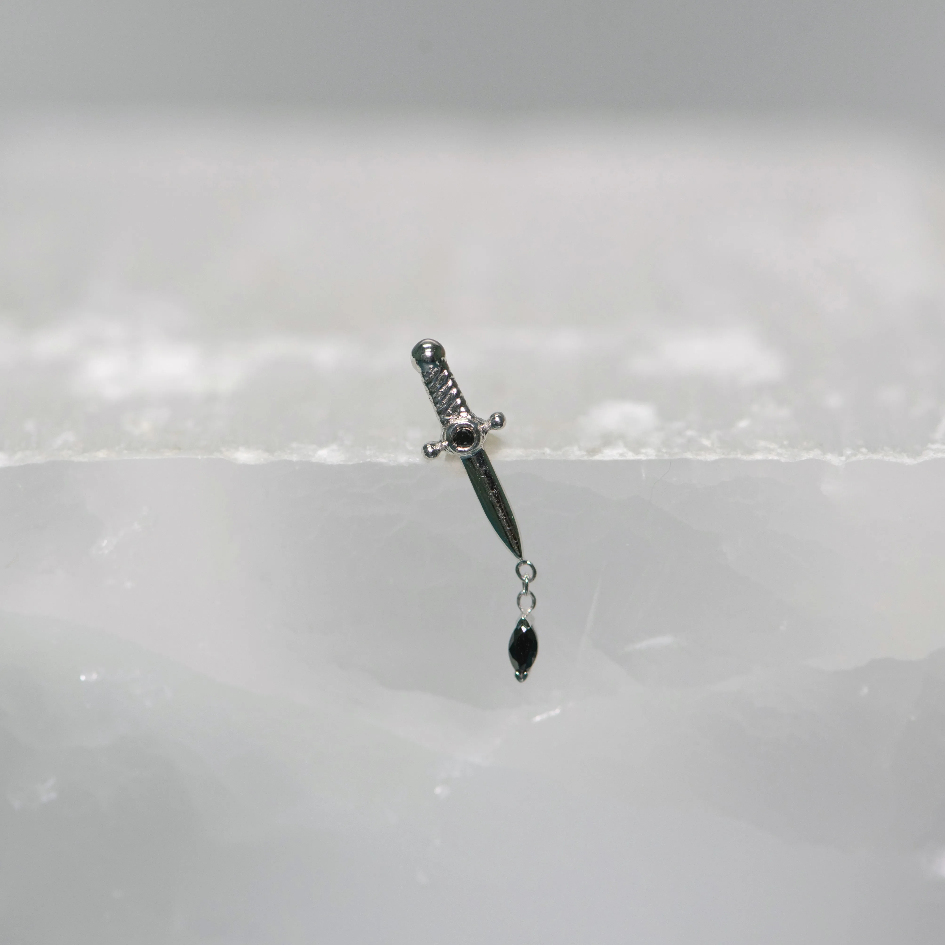 Dagger with Black Diamond Drip 18g/16g Threaded End