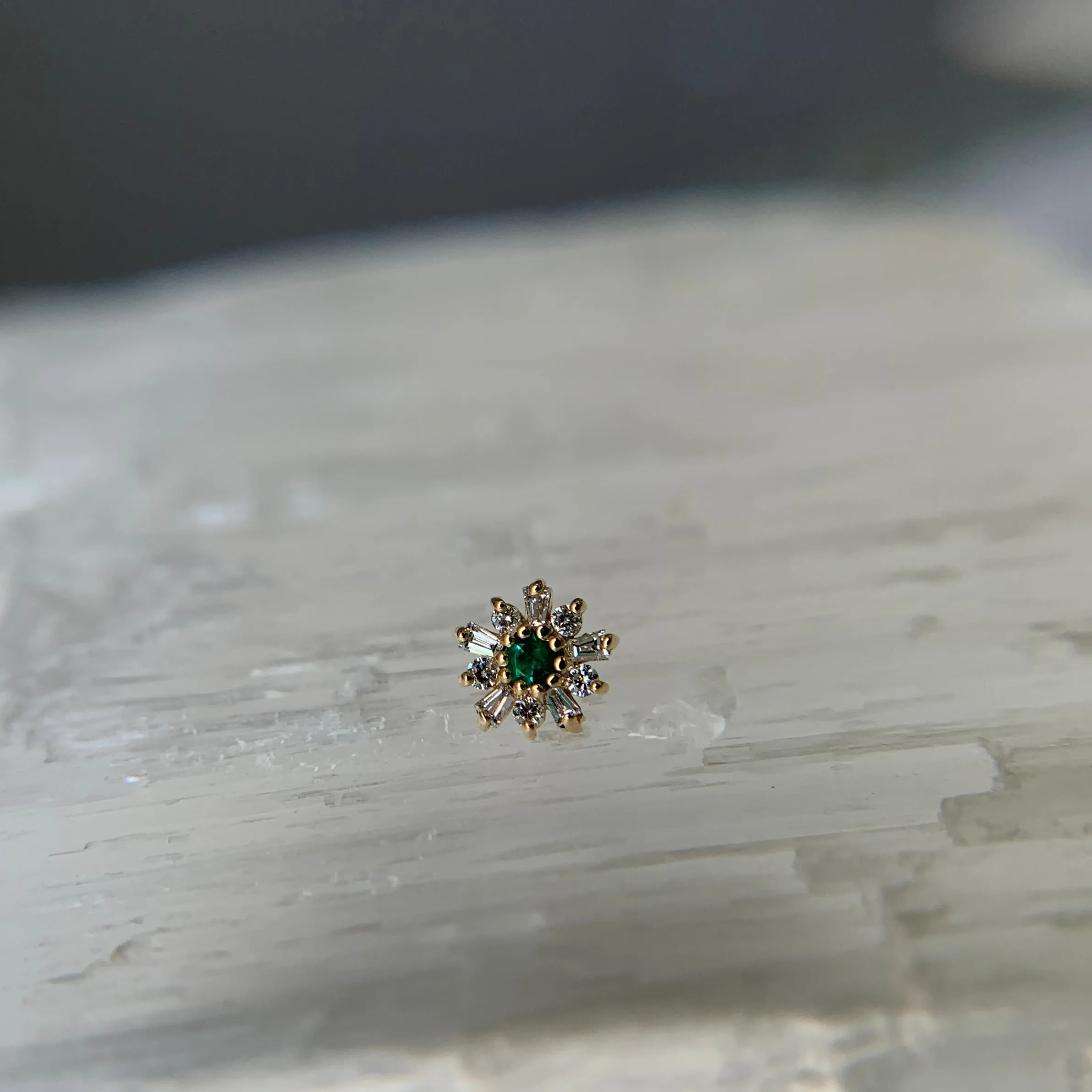 Elaine with Emerald and Diamonds 18g/16g Threaded End
