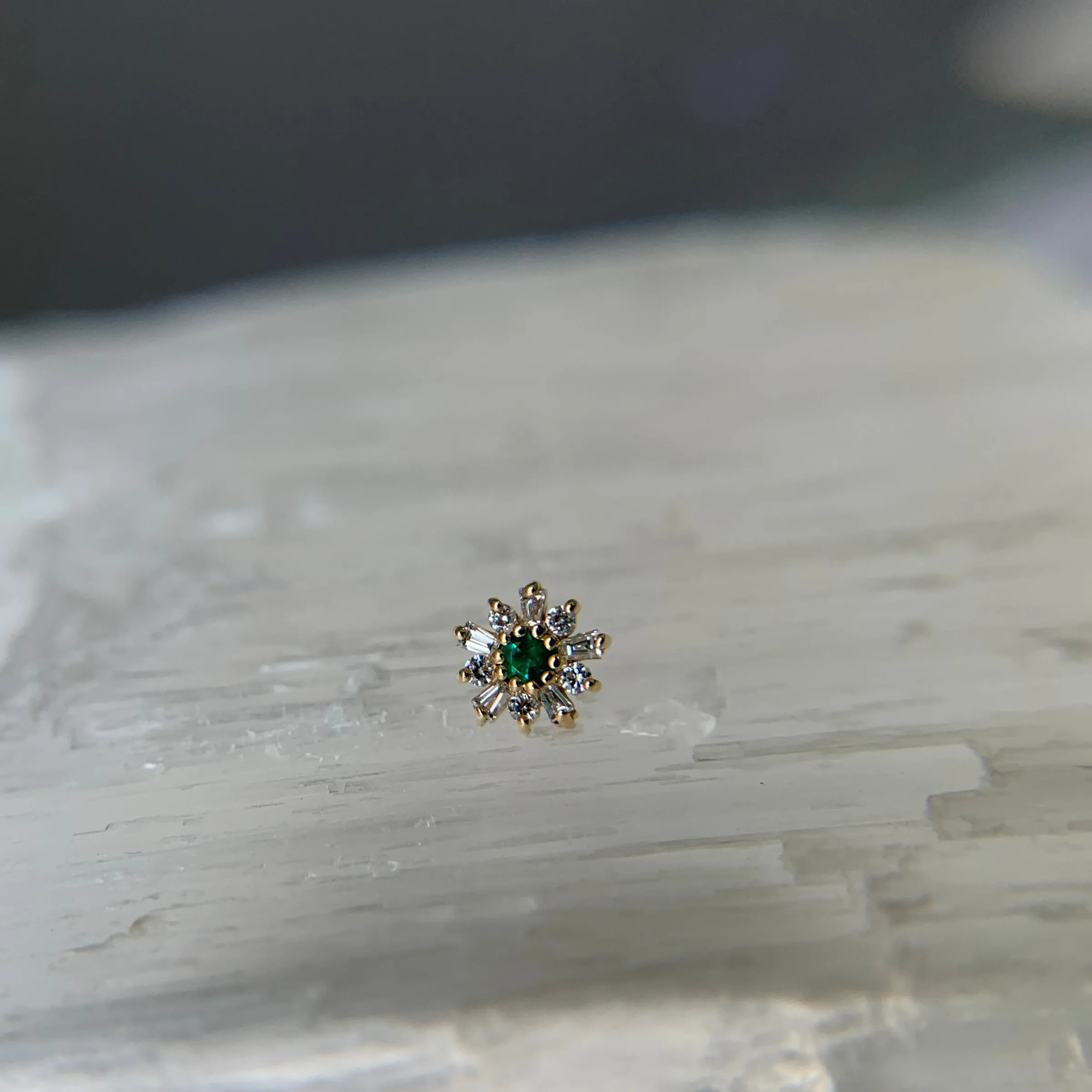 Elaine with Emerald and Diamonds 18g/16g Threaded End