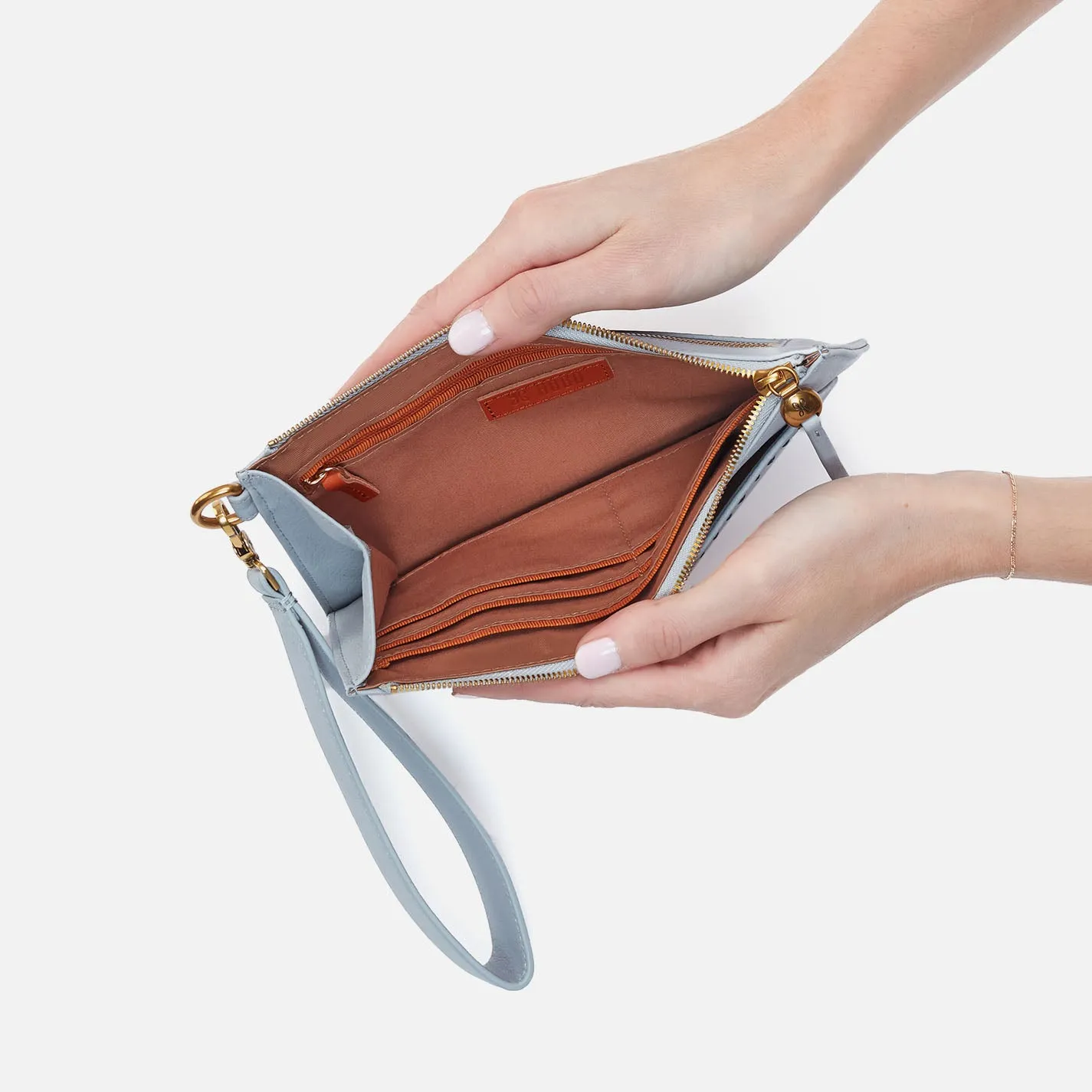 Hart Wristlet In Pebbled Leather - Blue Pearl