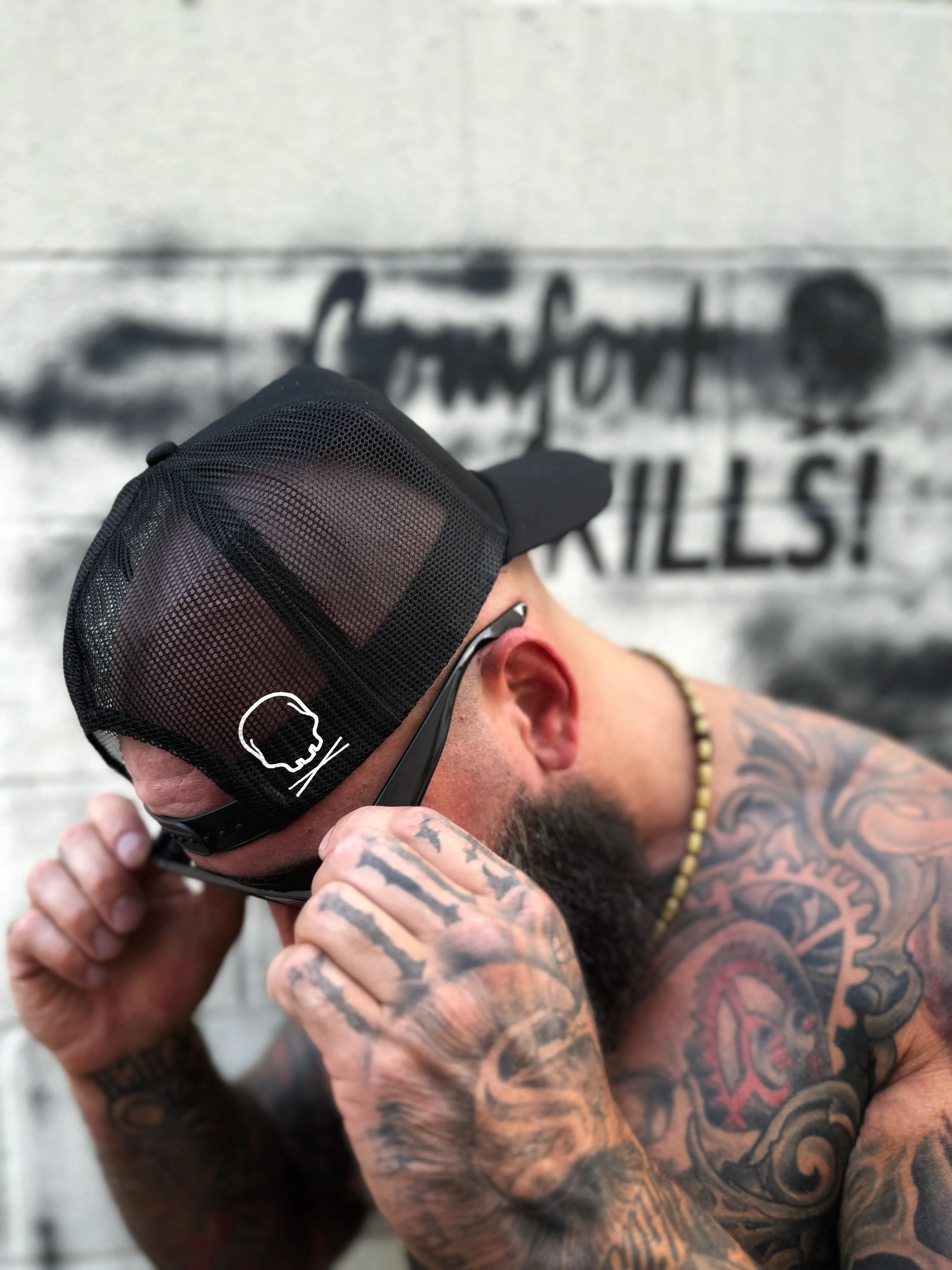 JASON CURVED BILL BLACK HAT