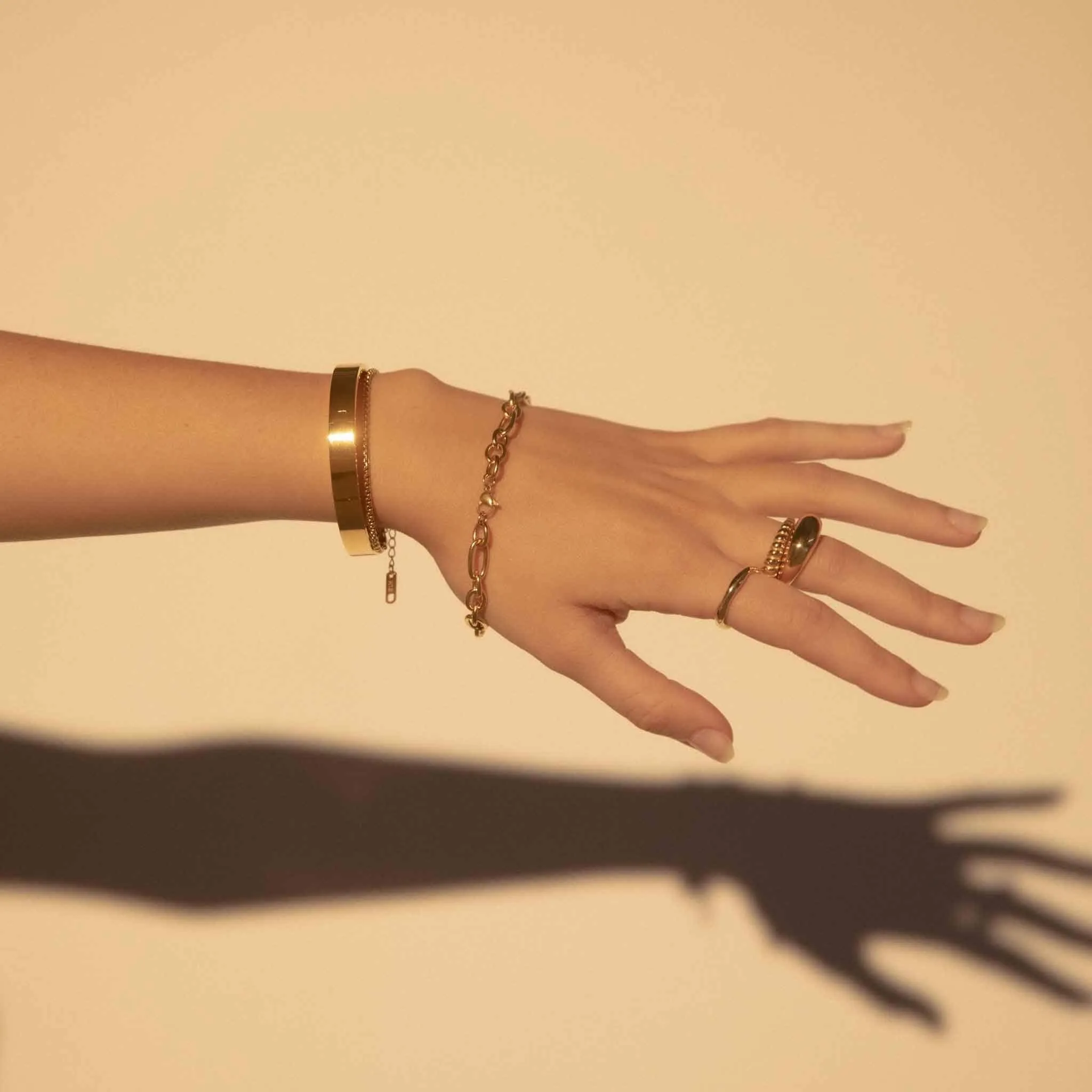 Large Curved Ring
