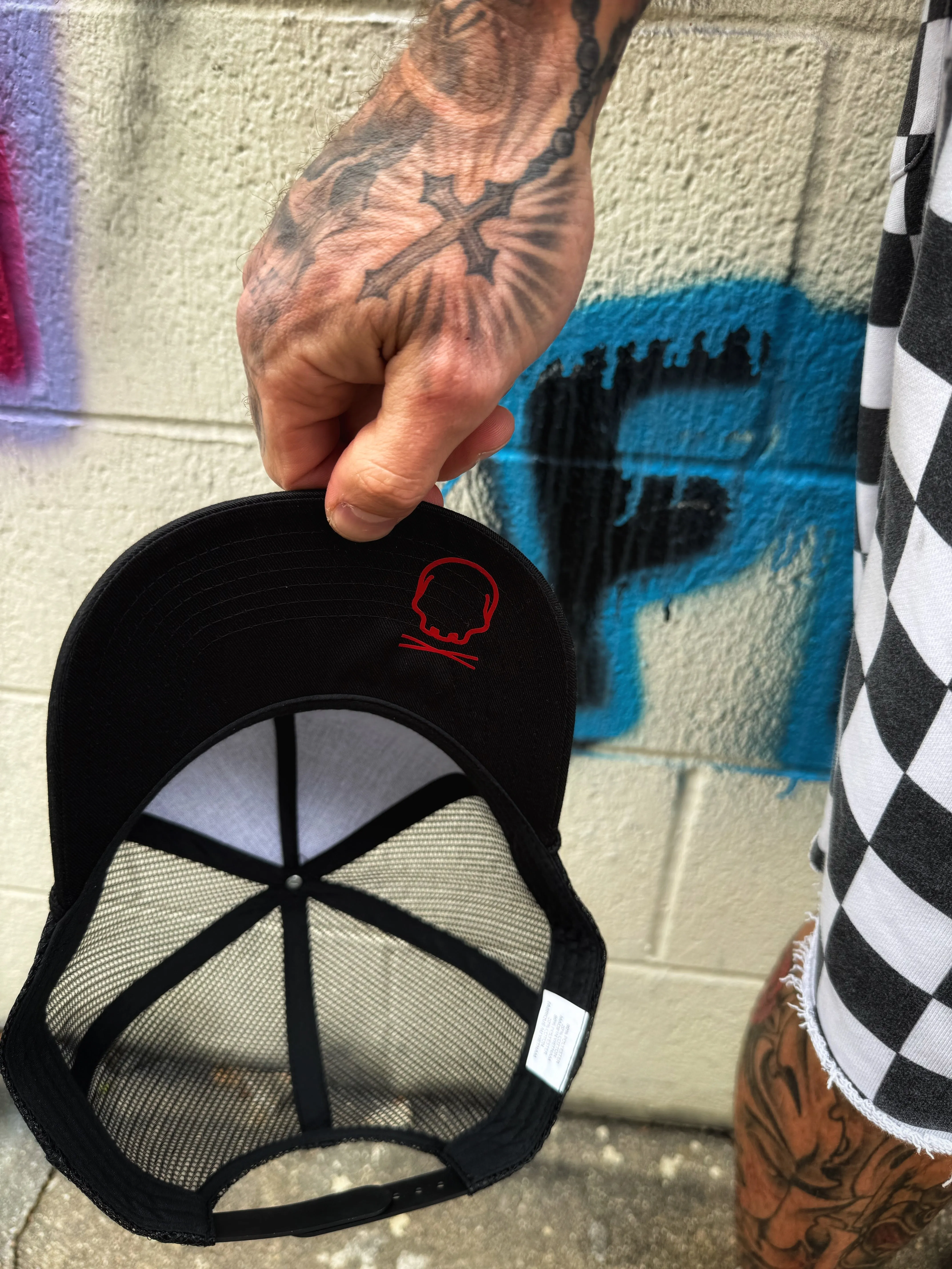 LET ‘EM HATE RED CURVED BILL BLACK HAT