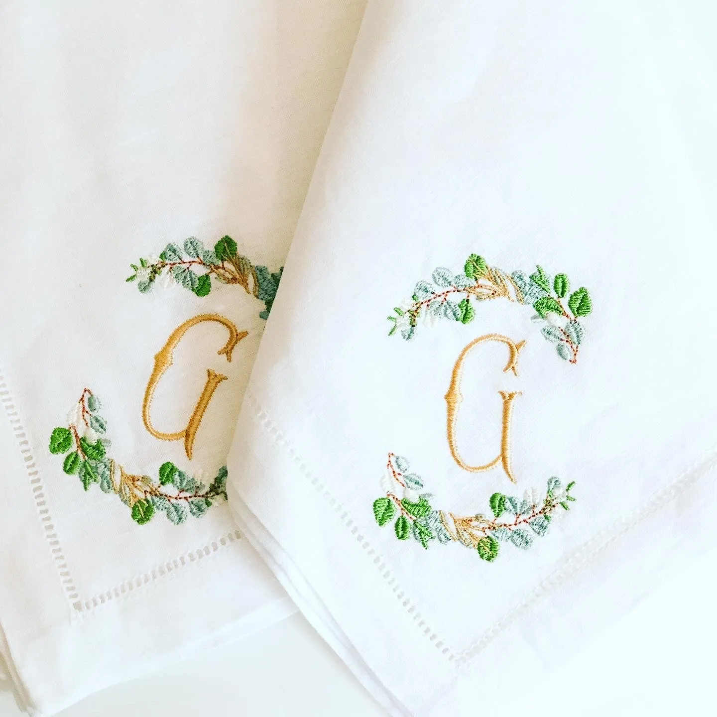 Linen Hemstitched Dinner Napkin with Custom Crest