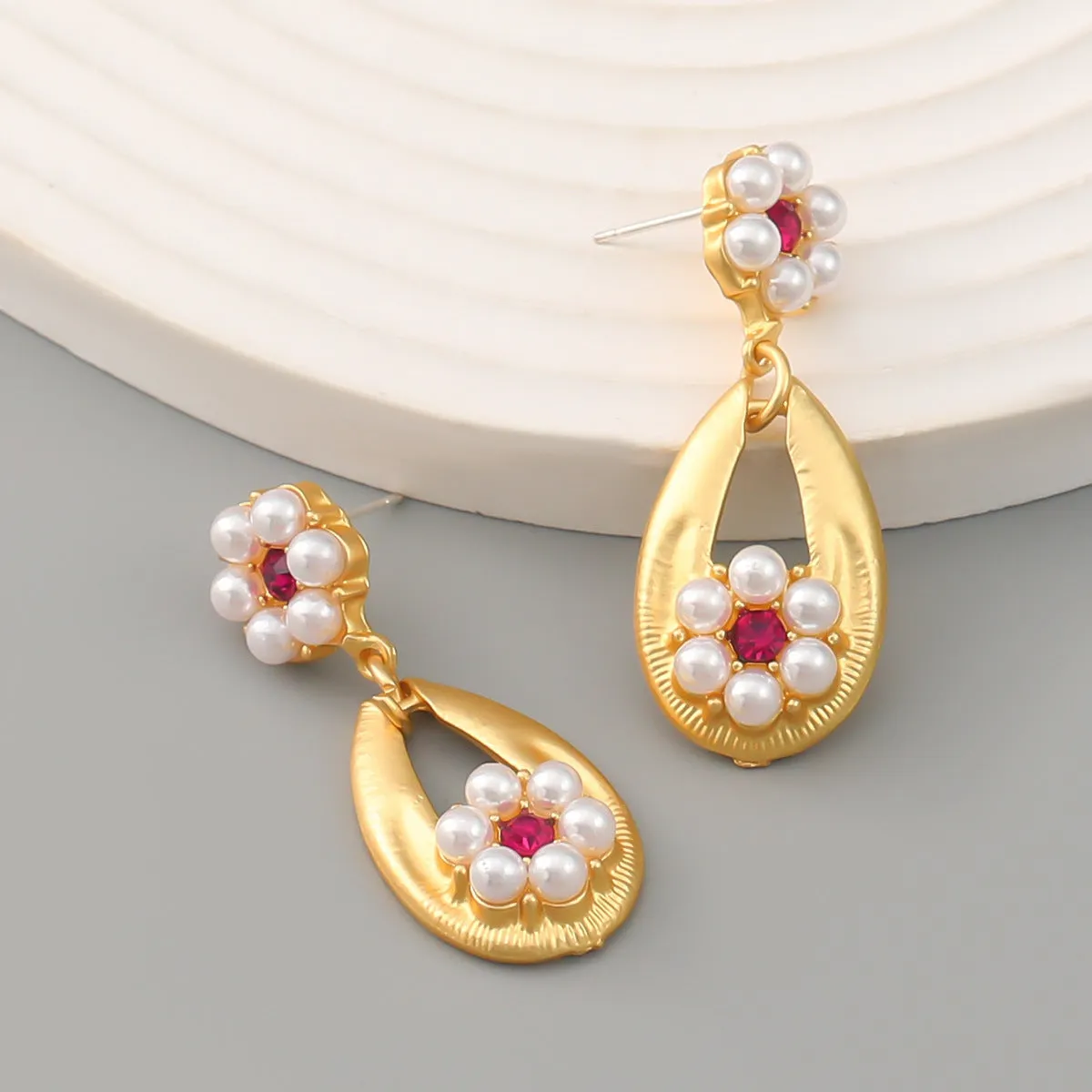Mid-Ancient Earrings European and American Vintage Earrings Women's Bohemian Style Drop-Shaped Alloy Inlaid Pearl Flower Earrings Wholesale