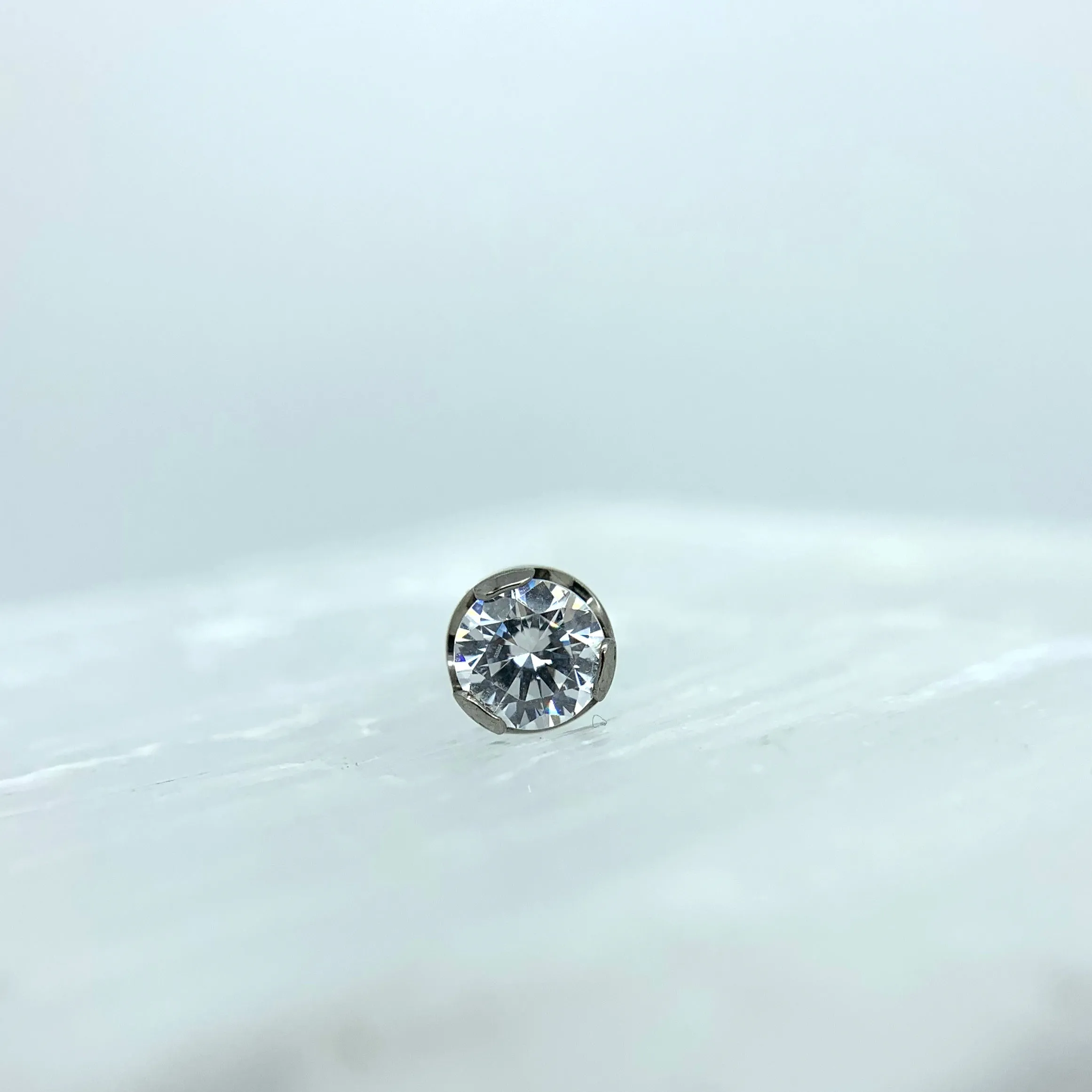 Prong Setting with 5mm Swarovski 14g/12g Threaded End