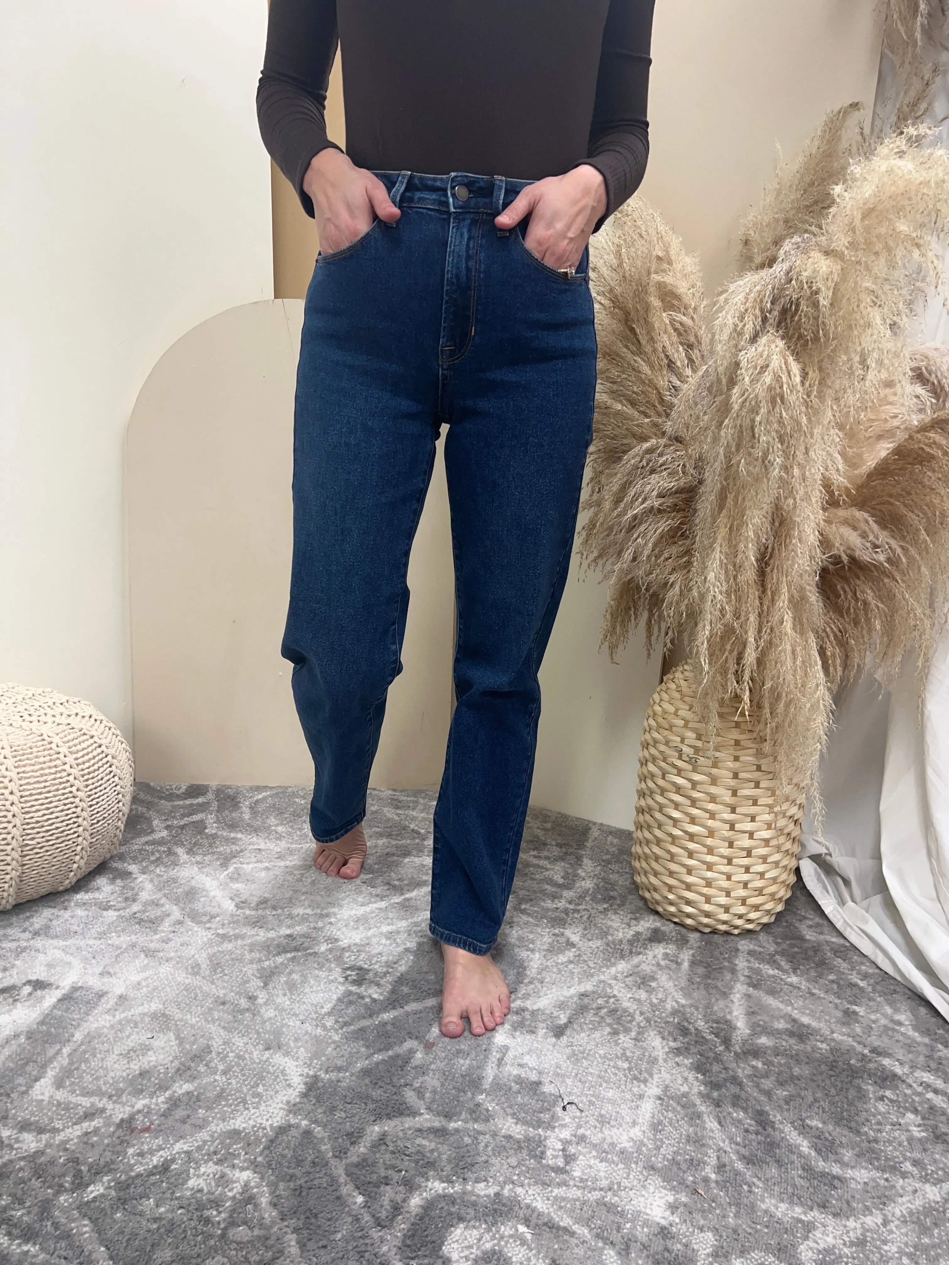 Relaxed Straight