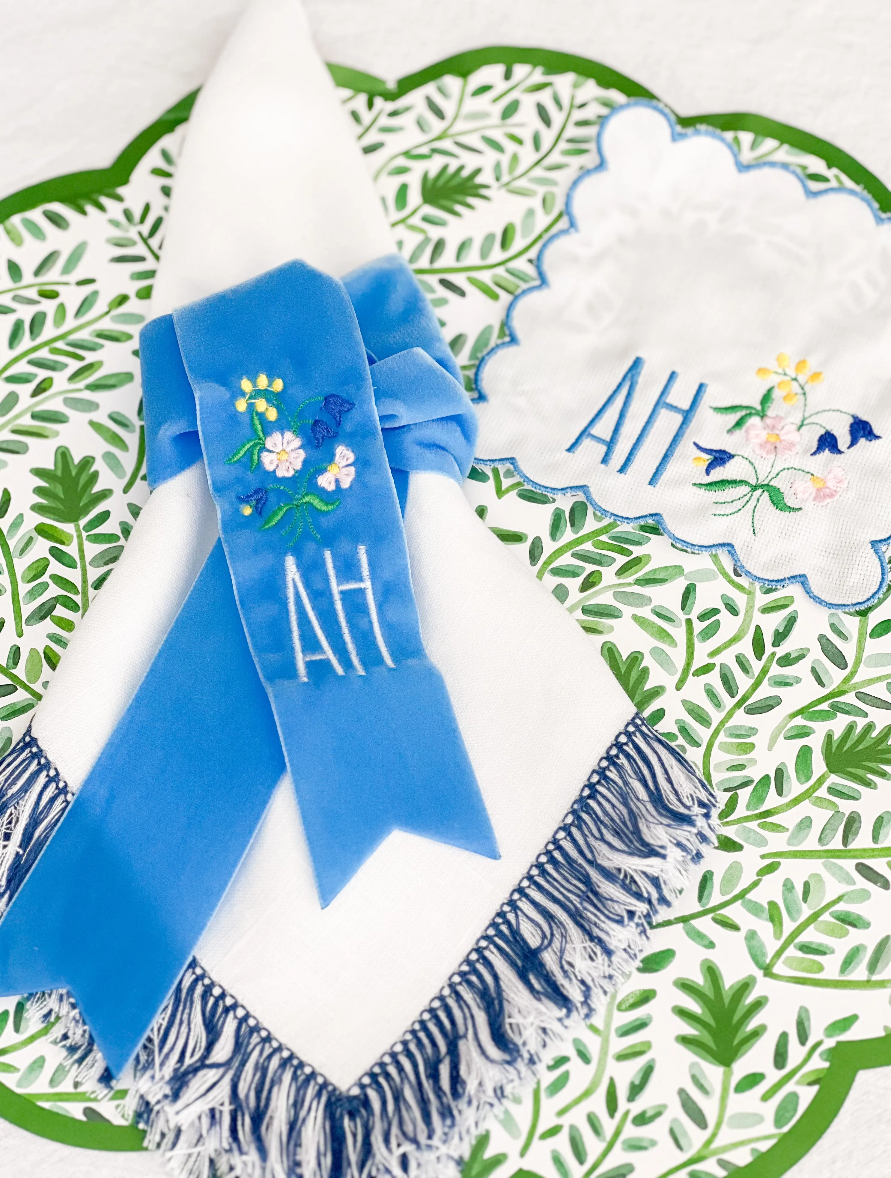 Scalloped edged cocktail napkins