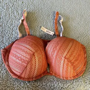 Victoria's Secret Size 36DD Bra Coral Lightly Padded Floral Lace Underwired