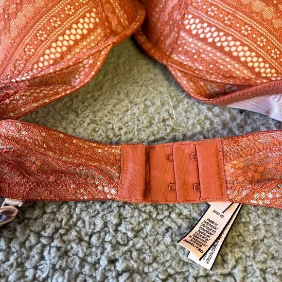 Victoria's Secret Size 36DD Bra Coral Lightly Padded Floral Lace Underwired