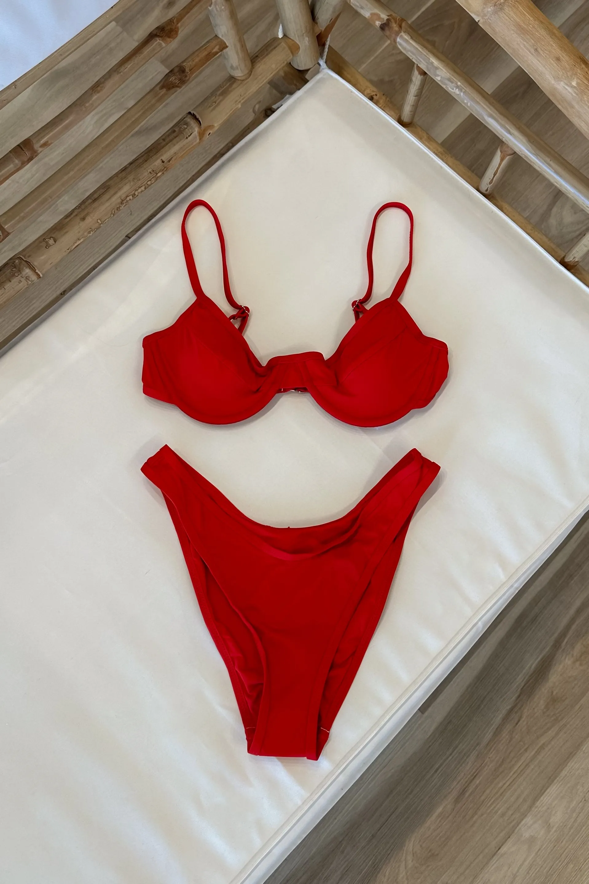 West Coast Underwire Top in Chili