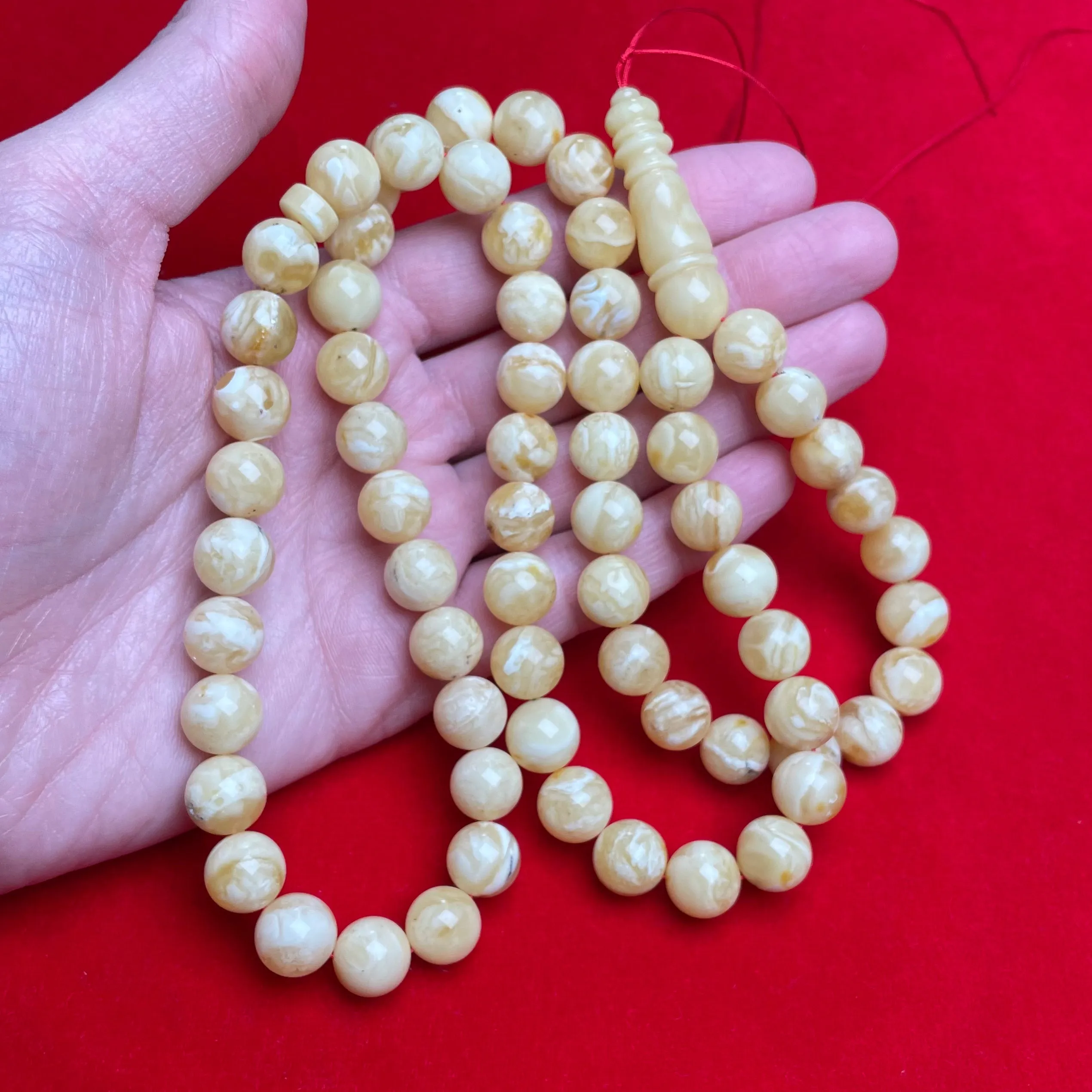 WHITE AMBER MISBAHA 11,2mm 54,6g